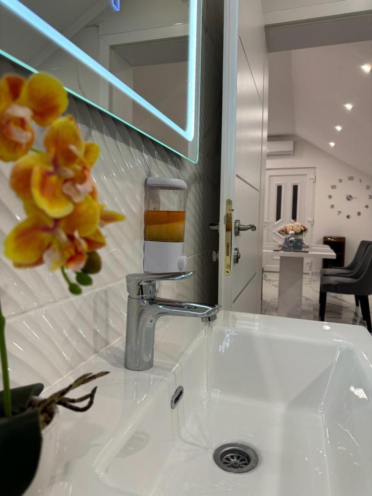 Luxury Apartment Megy Otocac Exterior photo